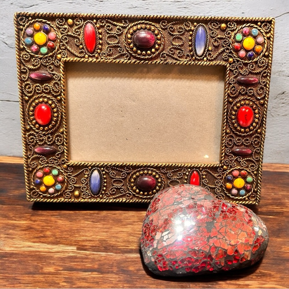 BEAUTIFUL BEADED 4x6 FRAME & MOSAIC HEART (EUC)